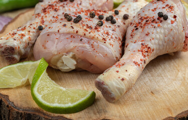 Close up photo of raw chicken on wooden table