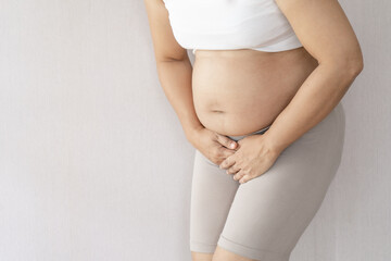 Frequent urination of pregnant woman when the size of the pregnancy increases.