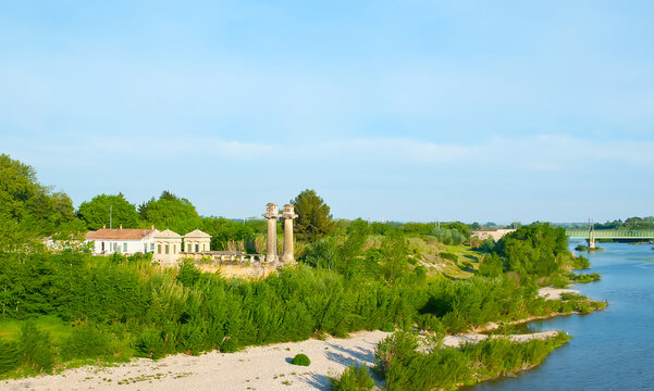 Remoulins Bilder Durchsuchen 1,483 Archivfotos, und