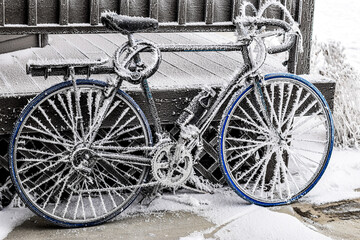 Fototapeta na wymiar Frosty bicycle in winter