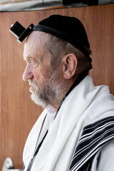 Religious jew put tefillin on his forehead for prayer (266)