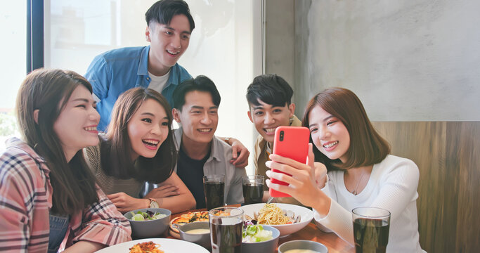 people watch content on smartphone