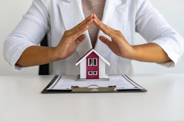 Real estate brokerage agent Offer home insurance ideas Contract, agreement, home insurance concept...