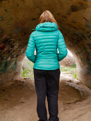 BLOND WOMAN POSING IN A TUNNEL