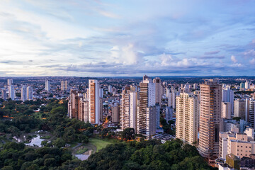 Obraz premium Parque Zoologico de Goiânia near lake das rosas, Goiás, Brazil, residential buildings in the background, bluish evening