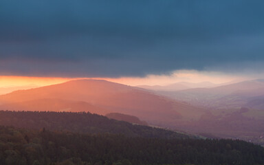 Fototapeta na wymiar sunrise in the mountains, Beskid Niski