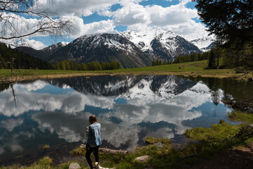 montagna estate lago riflesso benessere relax 