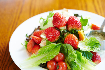 salad with strawberries
