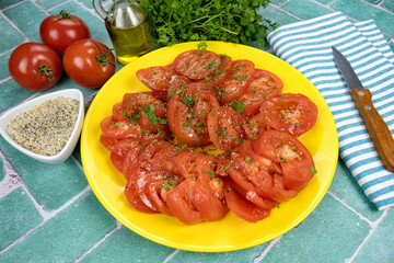salade de tomates à l'huile d'olives et sel de guérande