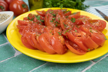salade de tomates à l'huile d'olives et sel de guérande