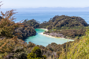 Lac turquoise du parc Abel Tasman, Nouvelle Zélande