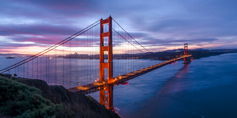 Fototapeta na wymiar Sunrise over the Golden Gate Bridge California