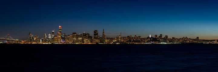 Fototapeta na wymiar San Francisco Skyline at Night 