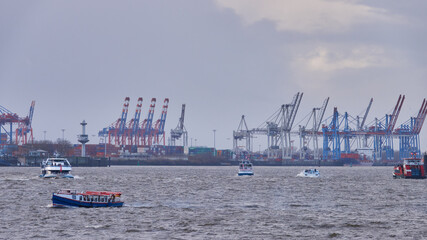 Portalkräne im Hamburger Hafen