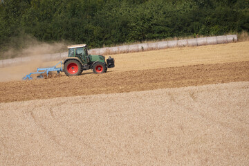 Obraz premium Feldbestellung im Herbst
