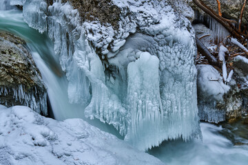 Icicles on the river