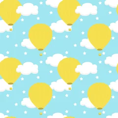 Papier Peint photo Montgolfière Modèle sans couture avec des nuages blancs et des ballons jaunes sur fond de ciel bleu. Pour l& 39 impression sur tissus, textiles, papier, literie.