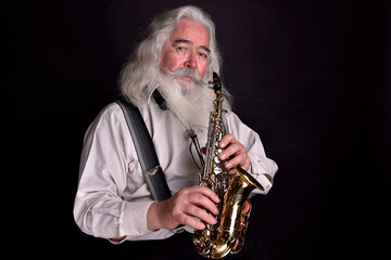 Fototapeta na wymiar músico saxofonista