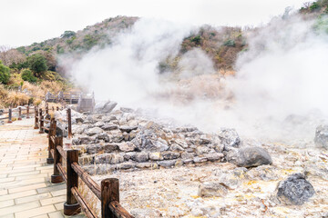 日本にある長崎県の観光名所「雲仙地獄」と「雲仙温泉」の写真