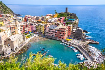 Selbstklebende Fototapeten Colorful villages and seascape in Cinque terre, Italy  © whatafoto