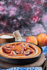Strawberry pie with yellow peaches around