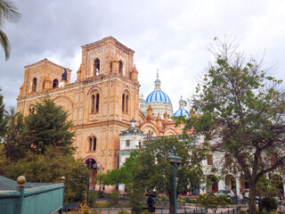 Fototapeta na wymiar San Sebastián Church and plaza in Cuenca, Ecuador.