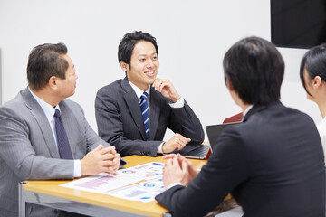 ビジネス　ミーティング