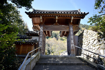 Fototapeta premium 春の善峯寺 東門 京都市