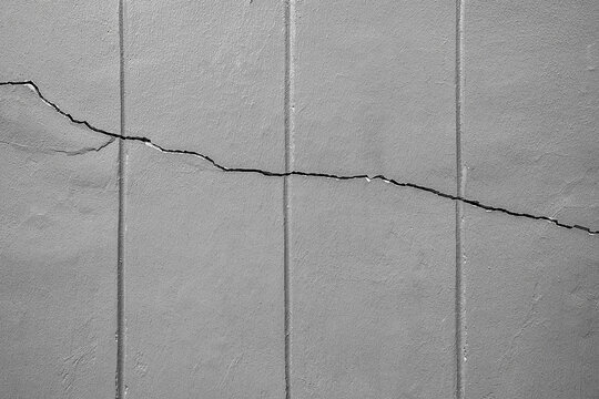 crack of polish concreat floor 01