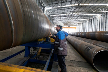 The quality control inpector is inspection to the welds of the spiral welded pipe in the factory. © Funtay