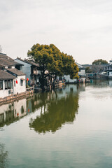 Fototapeta na wymiar The rivers and traditional Chinese architecture in Tongli, an ancient water town in Suzhou, China.