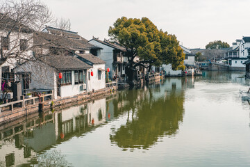 Fototapeta na wymiar The rivers and traditional Chinese architecture in Tongli, an ancient water town in Suzhou, China.