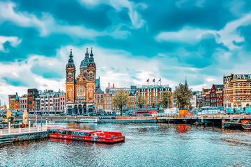 Obraz premium AMSTERDAM, NETHERLANDS - SEPTEMBER 15, 2015: Beautiful views of the streets, ancient buildings, people, embankments of Amsterdam - also call 