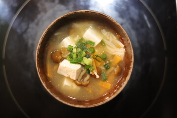 なめこと豆腐の味噌汁
