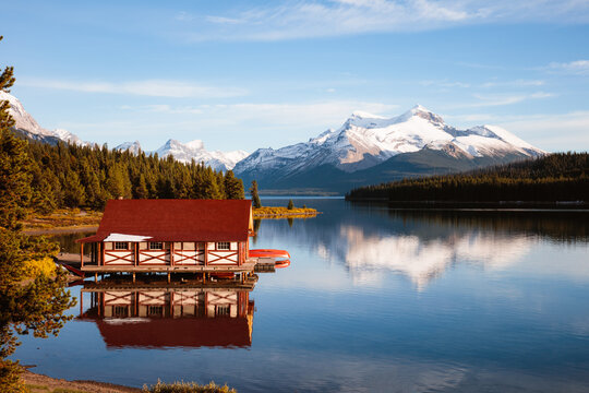 Maligne lake in autumn, Jasper National Park, Alberta, Canada