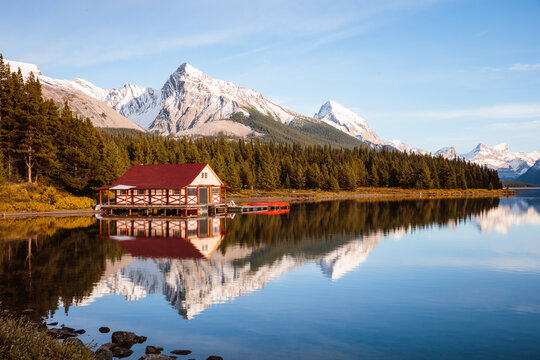 Maligne lake in autumn, Jasper National Park, Alberta, Canada