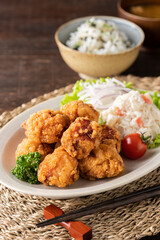 こんがりキツネ色の若鶏の唐揚げ