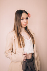 Fototapeta premium Fashion girl portrait in studio with flowers