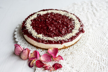 Obraz na płótnie Canvas Homemade cheesecake with raspberries 