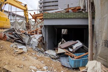 古い住宅の解体現場