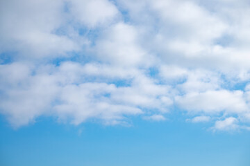 フワフワした雲と空の背景素材