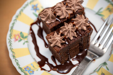 手作りのチョコレートケーキ