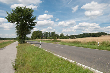 Naklejka premium die grüne und idyllische Seite des Ruhrgebiets, Ruhrtal in der Nähe von Mülheim an der Ruhr und Essen