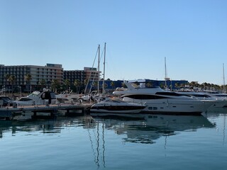 Fototapeta na wymiar Puerto deportivo en Alicante (2)