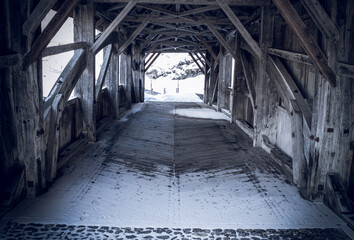 Alte Brücke in einem schweizer Dorf