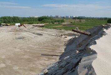 Sand quarry with hydraulic fill