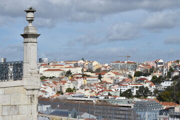 Widok z bulwaru Avenida da Liberdade na Lizbone Portugalia Portas do Sol

