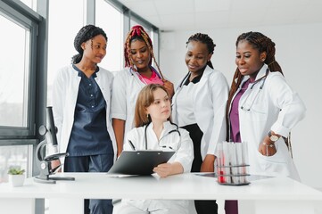 Fototapeta premium Group of doctors and nurses set in a hospital