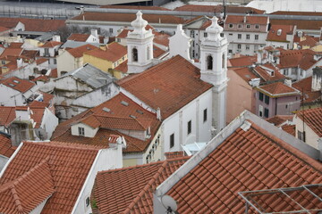 Widok z bulwaru Avenida da Liberdade na Lizbone Portugalia Portas do Sol

 - obrazy, fototapety, plakaty