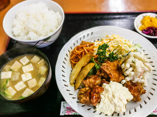 昭和風のチキン南蛮定食